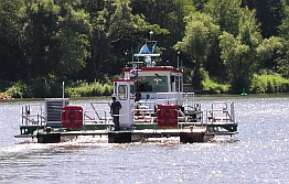 Arbeitsboot mit Peilrahmen auf dem Neckar